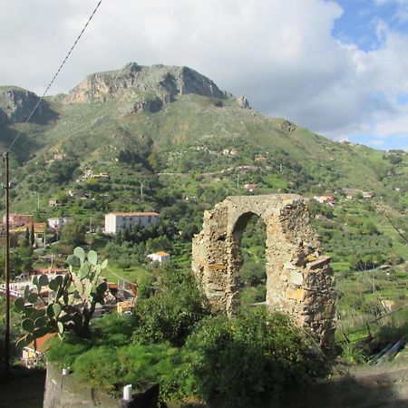 منزل الضيف كاستلمولا  في Rifugio Dei Tre Pini المظهر الخارجي الصورة