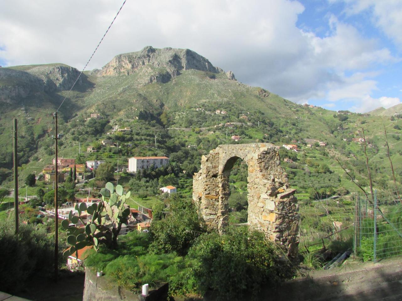 منزل الضيف كاستلمولا  في Rifugio Dei Tre Pini المظهر الخارجي الصورة